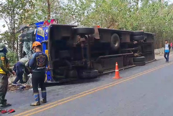 Monk killed as bus rams barriers on hilly road - Vimarsana News