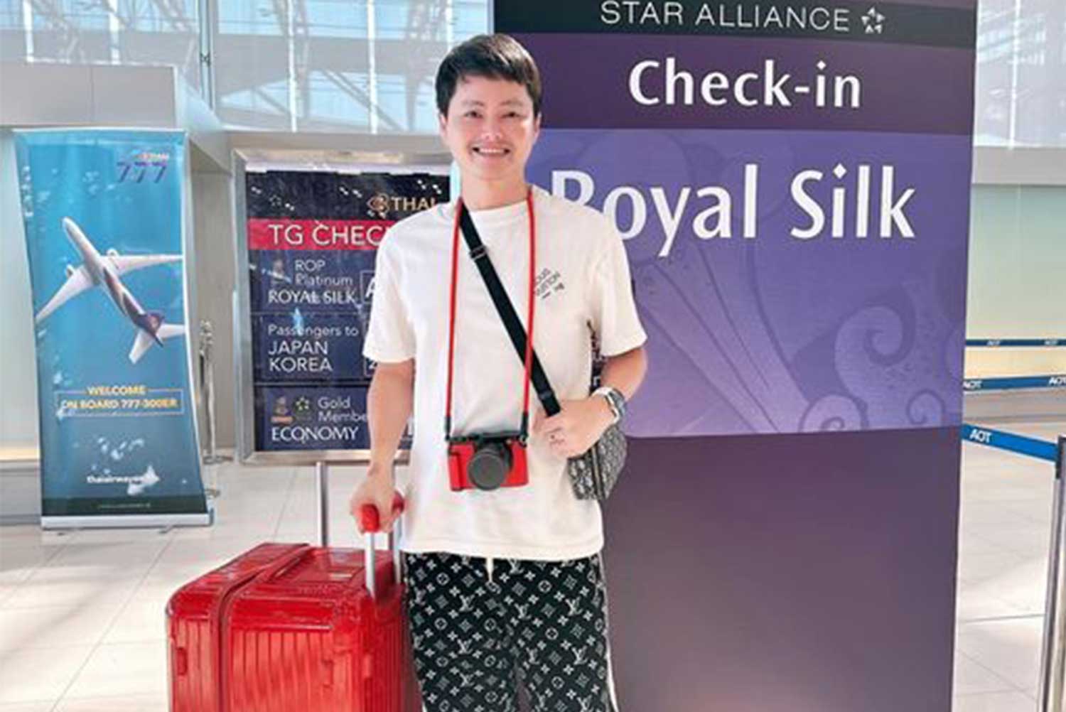 Kong Salak Plus CEO Panthawat Nakwisut posted a photo of himself at Suvarnabhumi airport on Friday before flying to London for a holiday. (Photo: Nott Panthawat Nakwisut Facebook account)