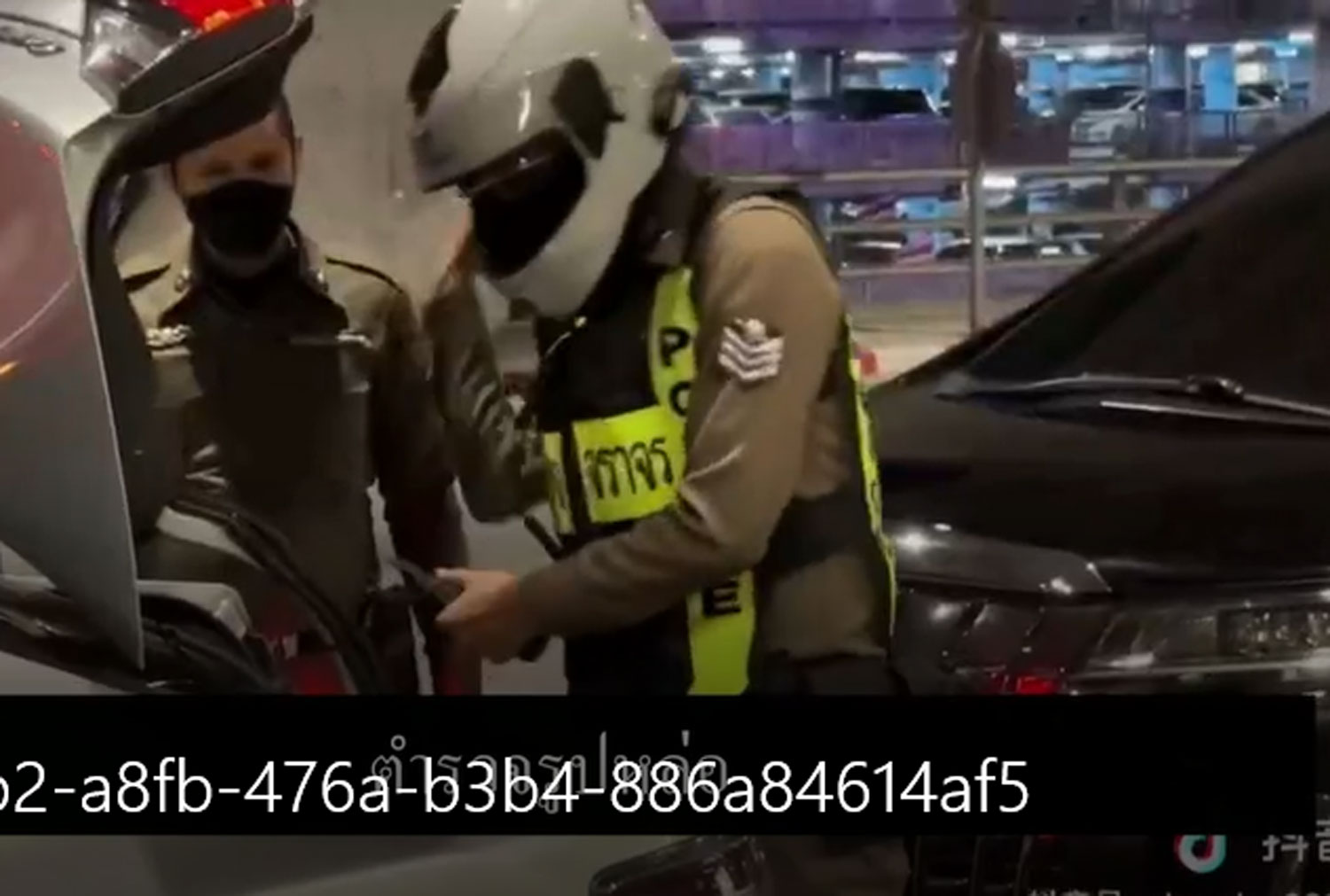 Two men purported to be police officers are seen in a video posted by a Chinese woman who said she had obtained VVIP treatment with immigration procedures fast-tracked at Suvarnabhumi airport and a police motorcade to Pattaya. Rates were 7,000 baht for a ride in a police car or 6,000 baht for a motorcycle escort. (Capture from @choudan0302 Douyin account)