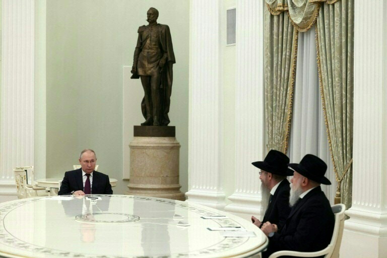 Vladimir Putin meets Russia's Chief Rabbi Berel Lazar (second from right) and Federation of Jewish Communities President Alexander Boroda at the Kremlin. (Photo: AFP)