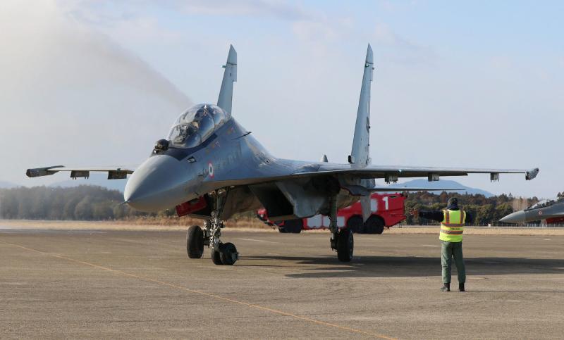 This picture taken on Jan 10, 2023, shows an Indian Air Force fighter aircraft Sukhoi Su-30 arriving at the Japan's Air Self-Defense Force Hyakuri Air Base in Omitama, Ibaraki prefecture, northeast of Tokyo. (File photo: AFP)