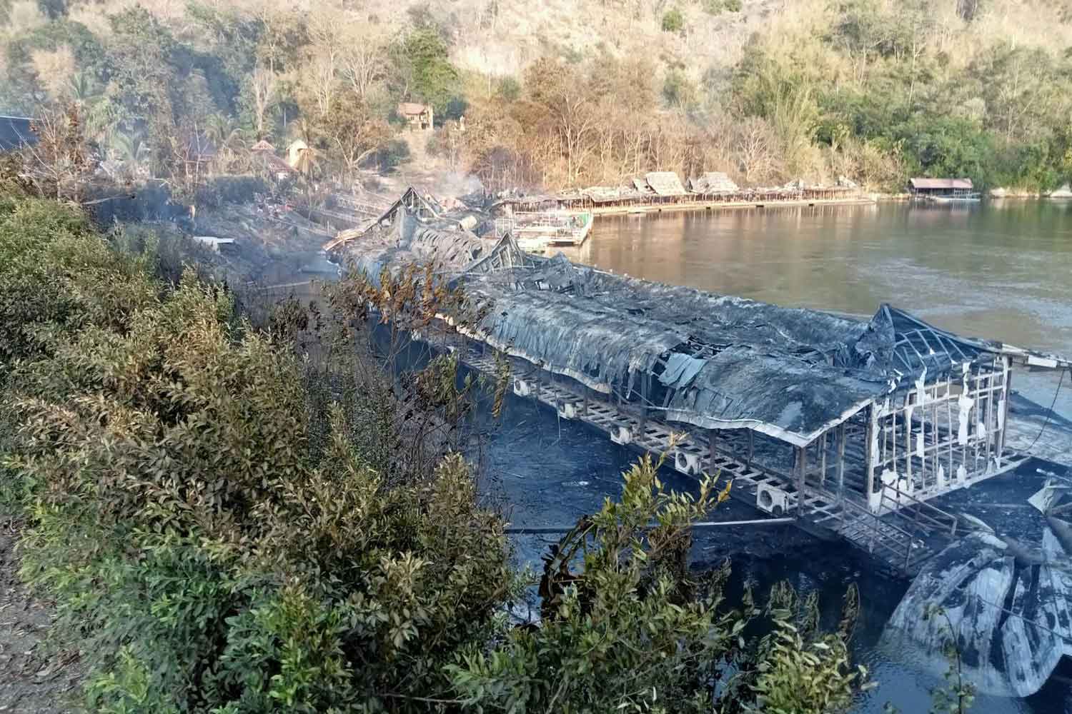 The fire gutted houserafts at Saiyok Mantra Resort on the Khwae Noi river in Sai Yok district, Kanchanaburi province. The fire on Sunday caused about 10 million baht damage. (Photo: Piyarach Chongcharoen)