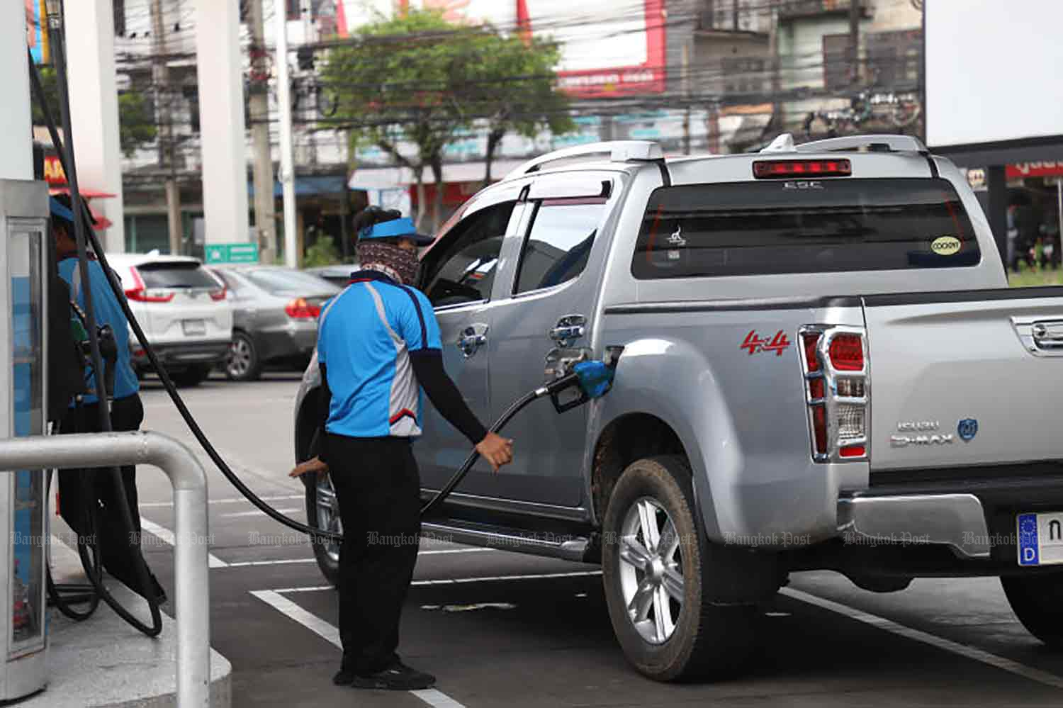 A pickup truck is refuelled at a petrol station in Bangkok. (Bangkok Post file photo)