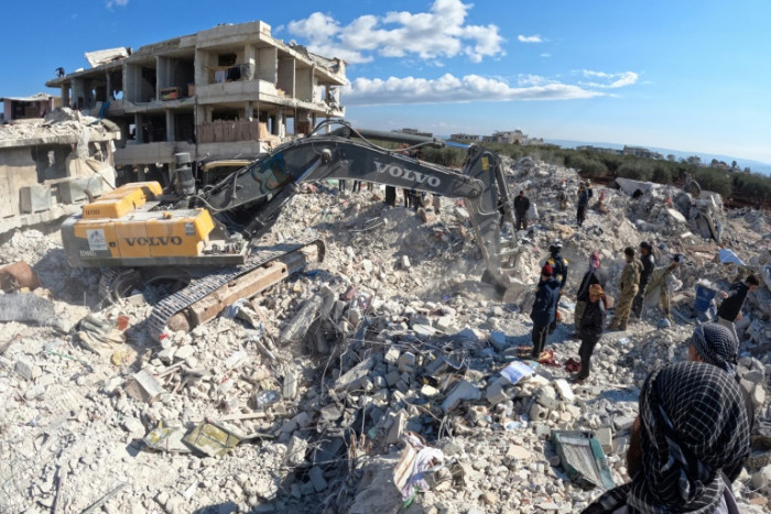 Children found alive as quake toll tops 22,000 - Vimarsana News