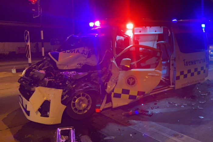 Patient badly injured in ambulance-truck crash - Vimarsana News