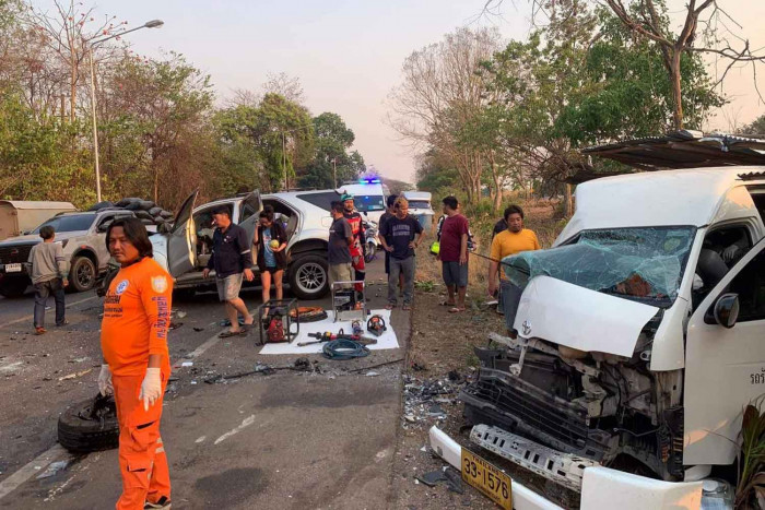 German tourist, van driver killed in crash - Vimarsana News