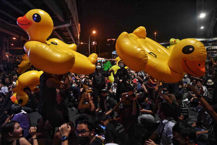 Rubber-duck calendar a 112 offence - Vimarsana News
