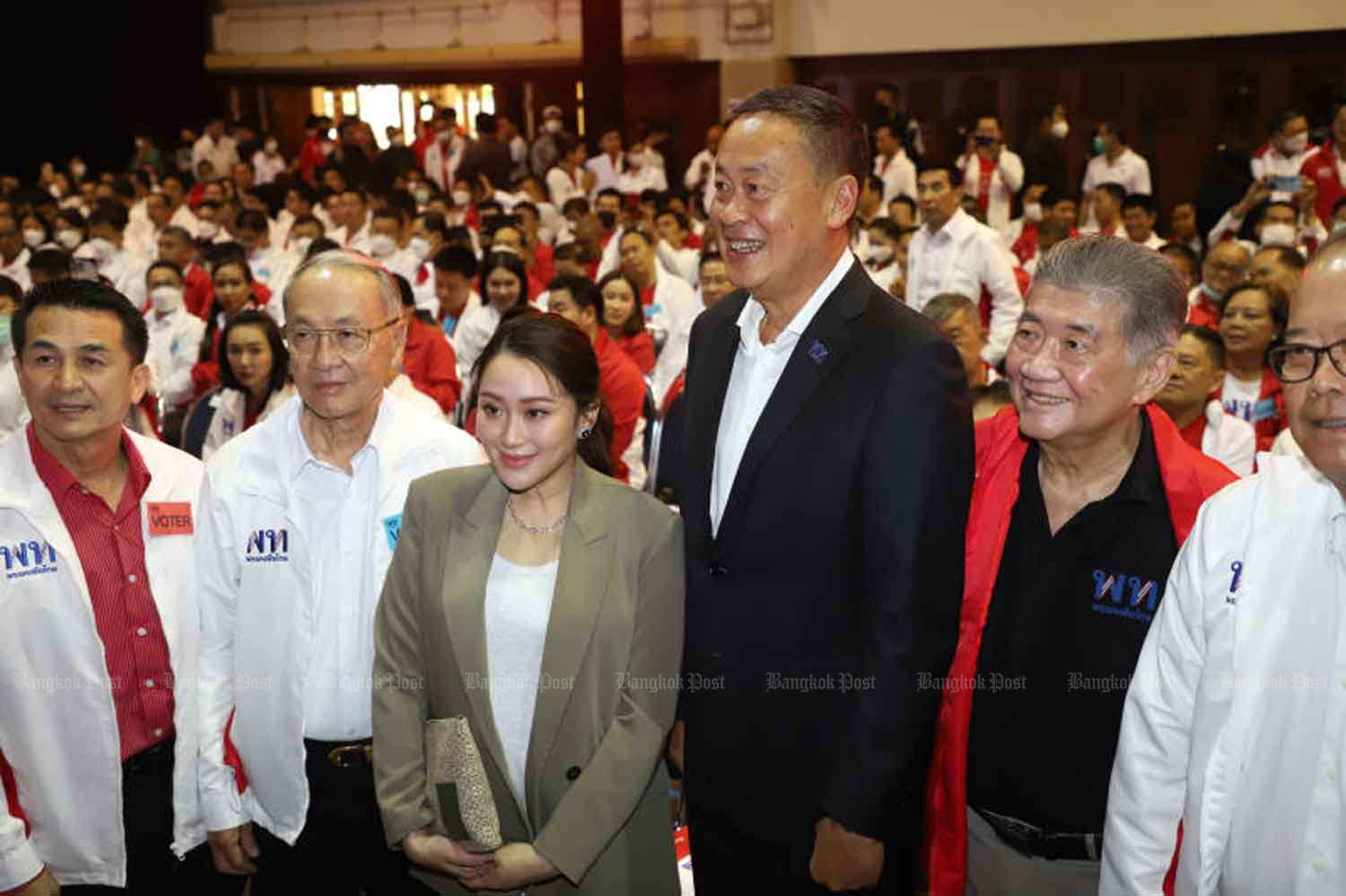 Srettha Thavisin, third from right, attends an annual assembly of the Pheu Thai Party on March 9. (Photo: Varuth Hirunyatheb)