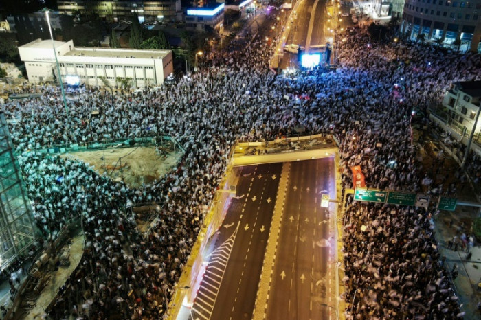 Tens of thousands of Israelis rally against judicial overhaul - Vimarsana News