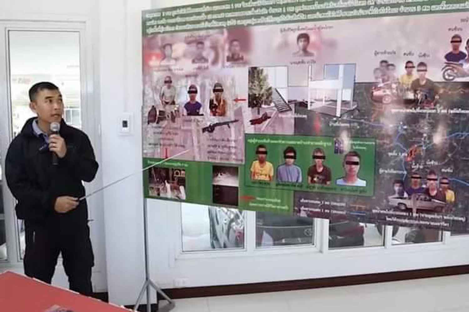 A police officer briefs reporters on the arrest of five suspects for the murder of four men in Waeng district, Narathiwat province, on Feb 21. (Photo: Abdullah Benjakat)