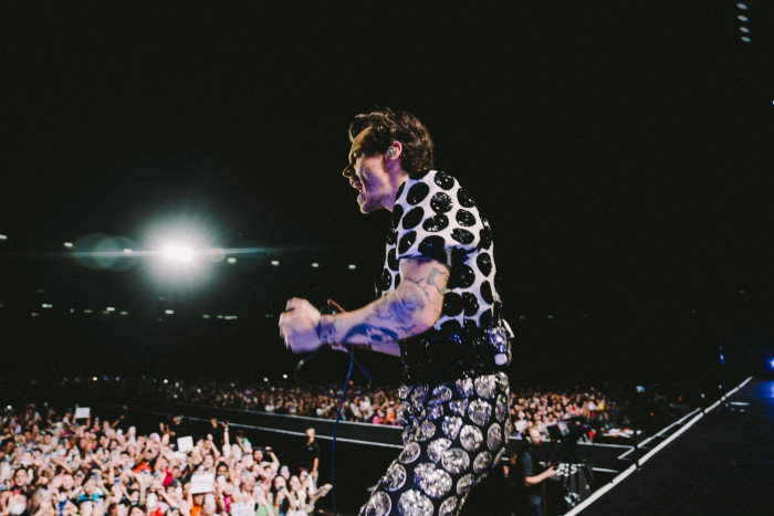 Many golden moments at Harry Styles' second solo show in Thailand - Vimarsana News