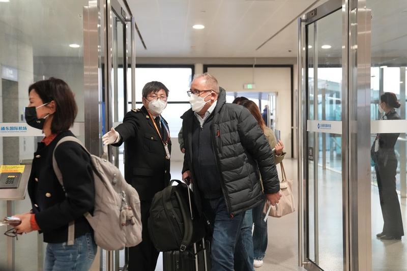 Inbound passengers arrive at Shanghai Pudong International Airport in east China's Shanghai on Jan 8, 2023. (Photo: Xinhua)