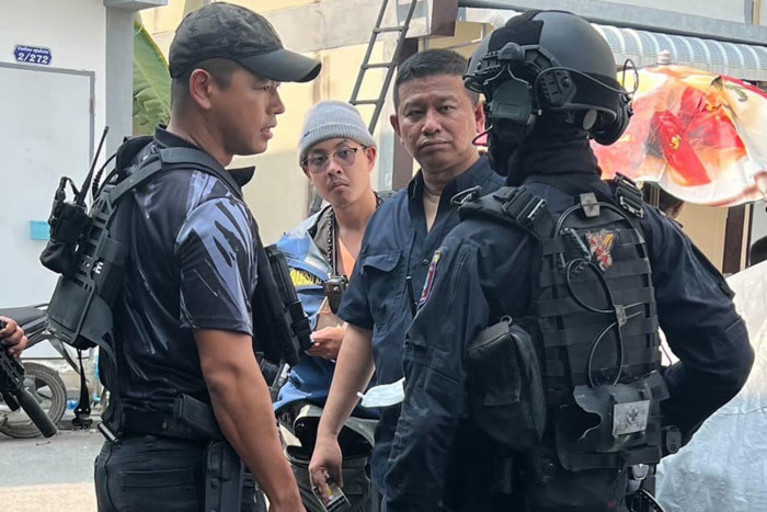 Police-shooter shot, wounded, siege ends - Vimarsana News
