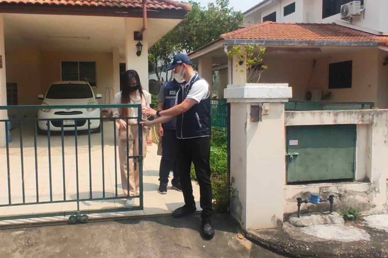 Police arrest fraud suspect Wetika Jaija in San Sai district of Chiang Mai on Thursday. (Photo supplied)