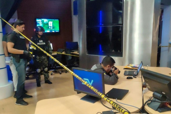 Five Ecuador TV stations receive letter bombs, one explodes - Vimarsana News