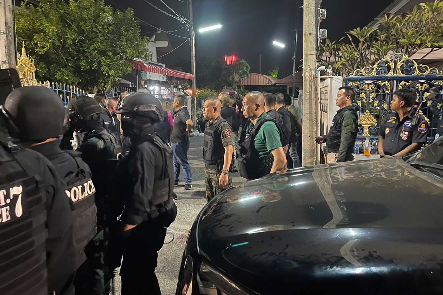 Pol Gen Torsak Sukwimol (green T-shirt) oversees the police response to a gunman who remained holed-up in a house for hours after killing three people in Muang district of Phetchaburi, on Wednesday night. (Photo: Royal Thai Police)