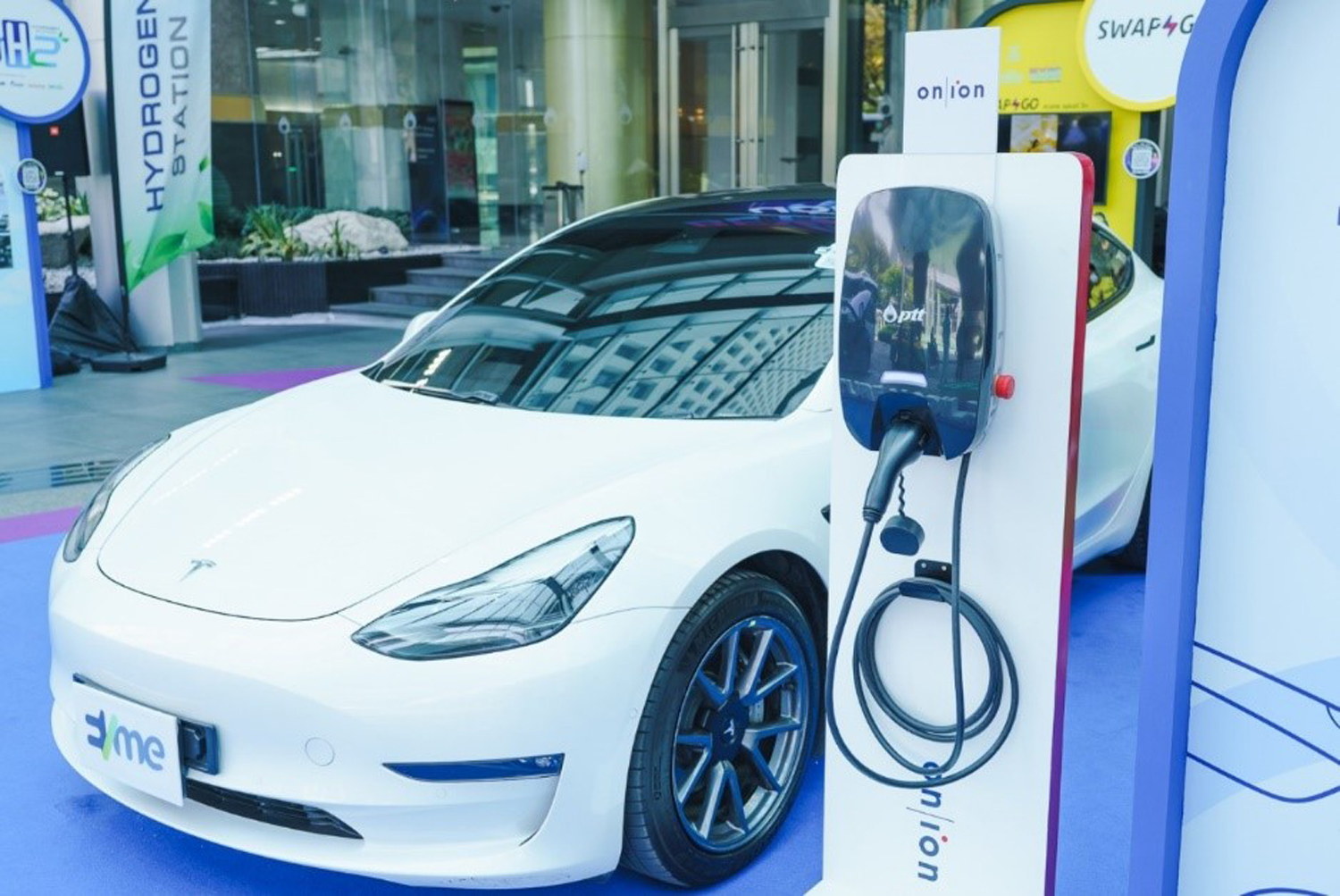 Arun Plus joins PTT Group's net zero mission with establishment of comprehensive EV ecosystem through global partnerships