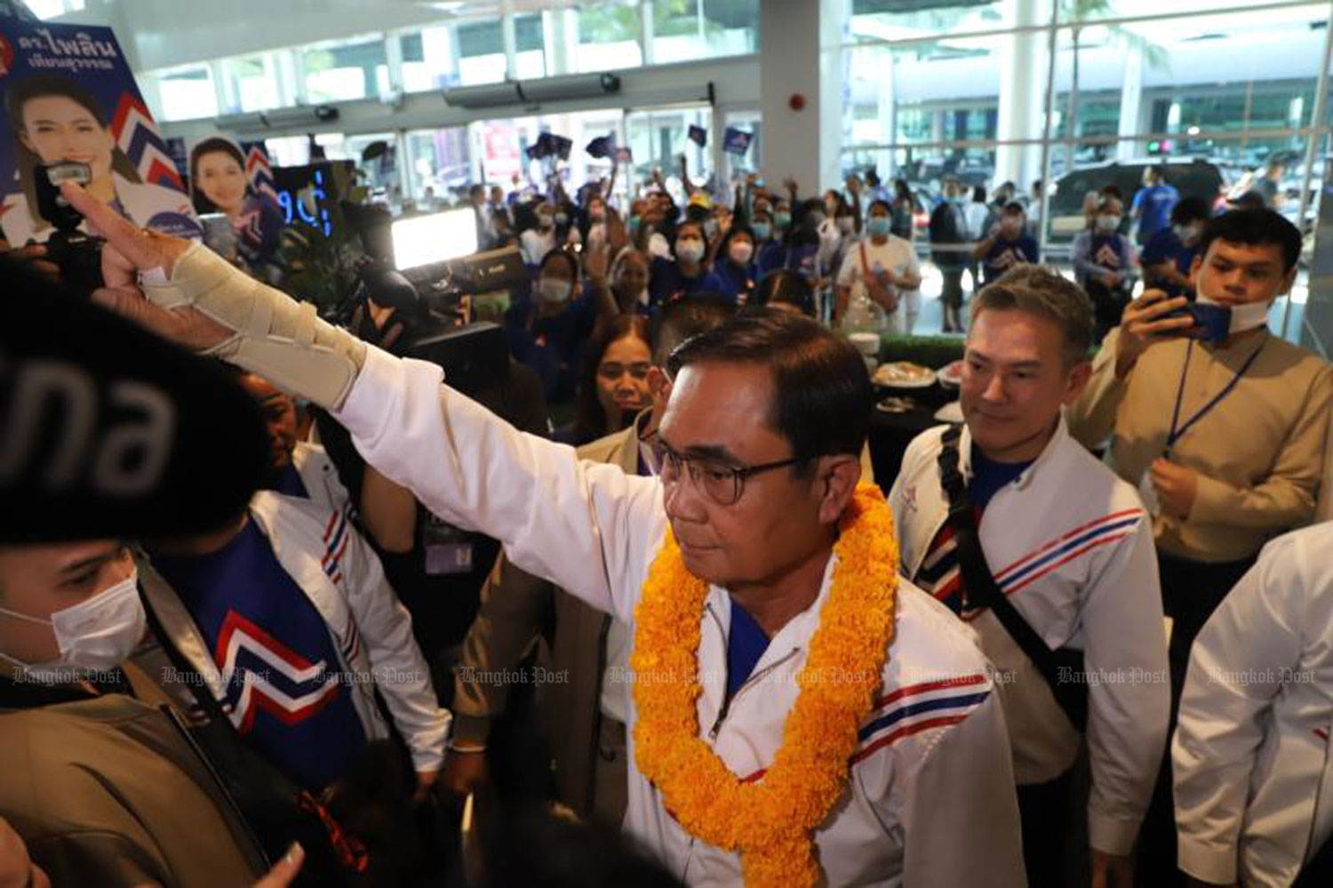 Prime Minister Prayut Chan-o-cha arrives at a seminar held by the United Thai Nation Party, which formally nominated him as its first prime ministerial candidate. (Photo: Wichan Charoenkiatpakul)