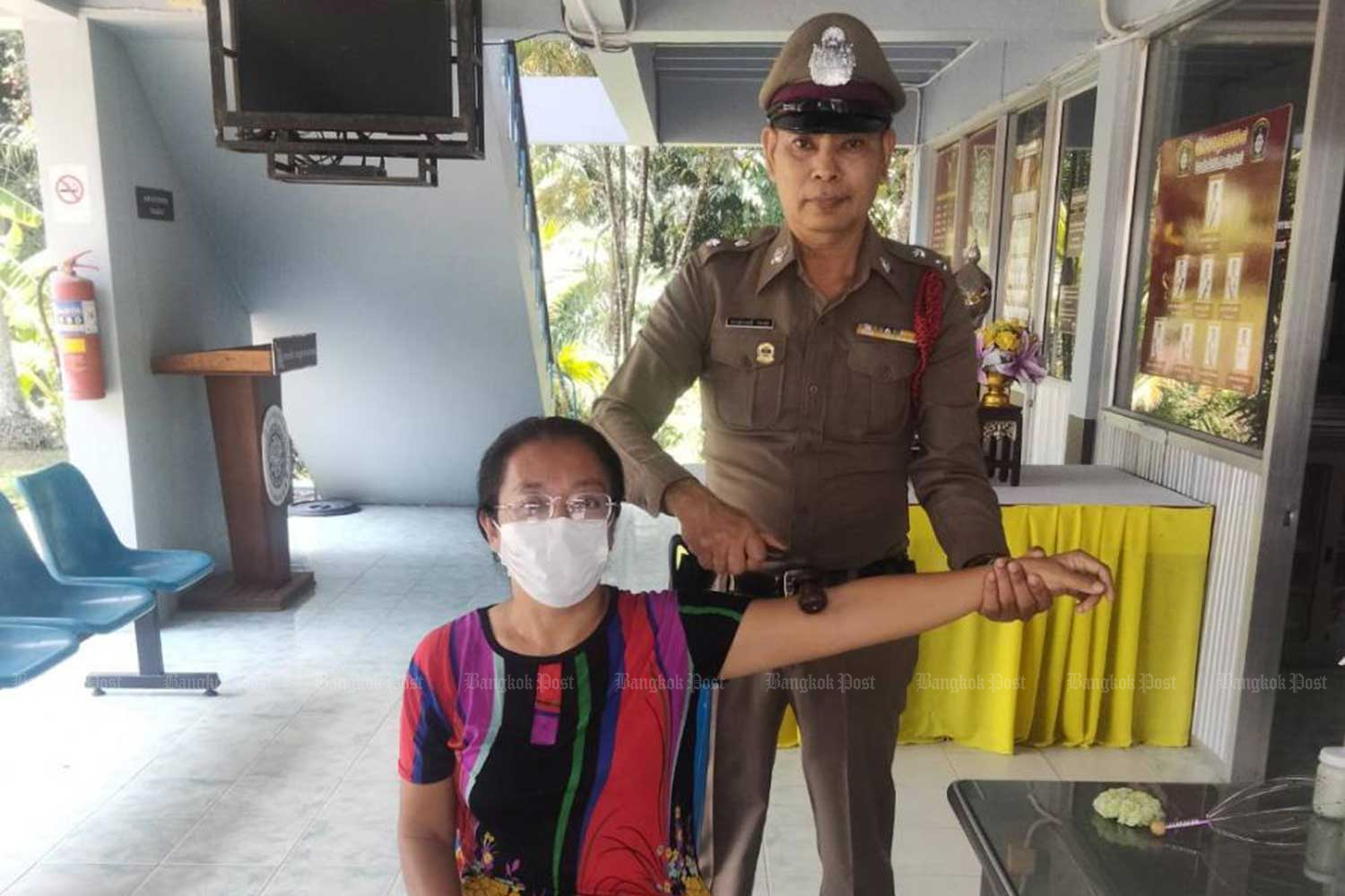 Pol Lt Pakronkrit Thongsuk, 58, provides massages free of charge to help relieve stress for visitors. WASSAYOS NGAMKHAM