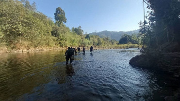 Army mustn't dictate policy