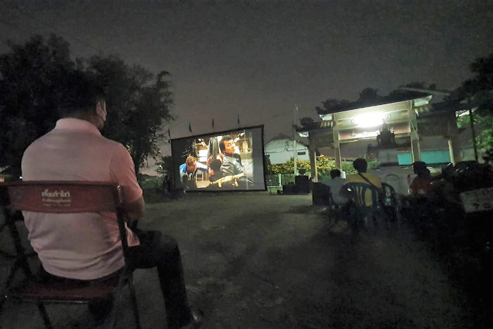 Films screened for ancestors at Chinese cemetery during festival - Vimarsana News