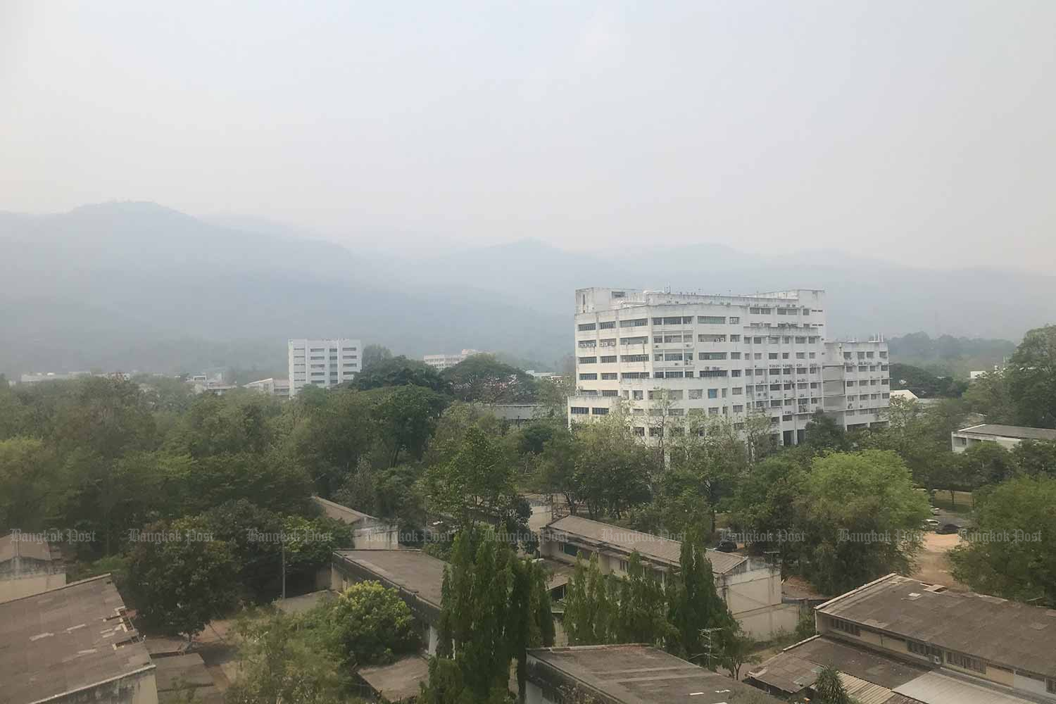 Toxic haze obscures the Doi Suthep mountain range in Muang district of Chiang Mai on Monday. (Photo: Dave Kendall)