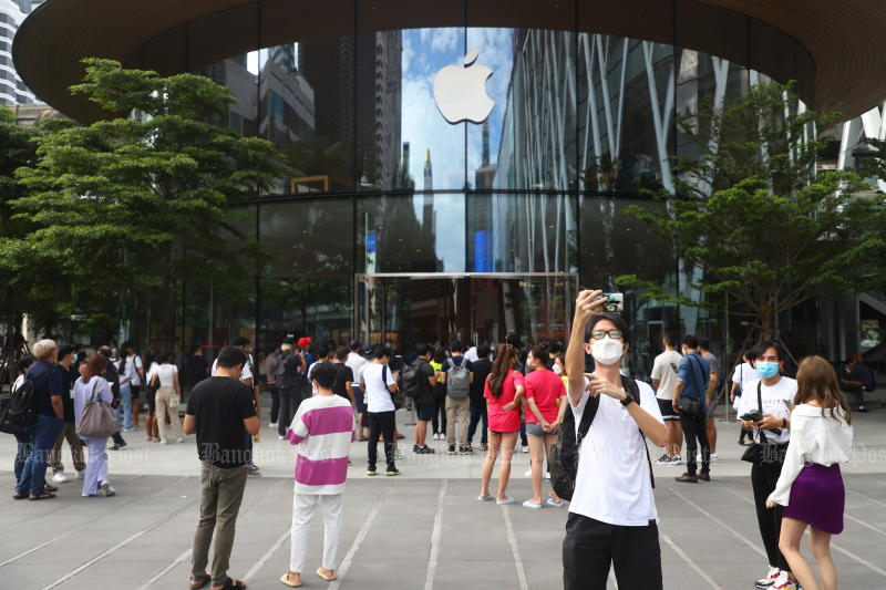 Customers wait outside the new Apple store at the CentralWorld shopping centre, Bangkok, on Sept 16, 2022. (Photo: Nutthawat Wicheanbut)