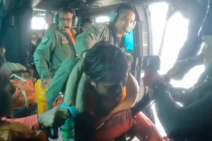 Ten fishing boats sunk by storm, three crew drowned - Vimarsana News