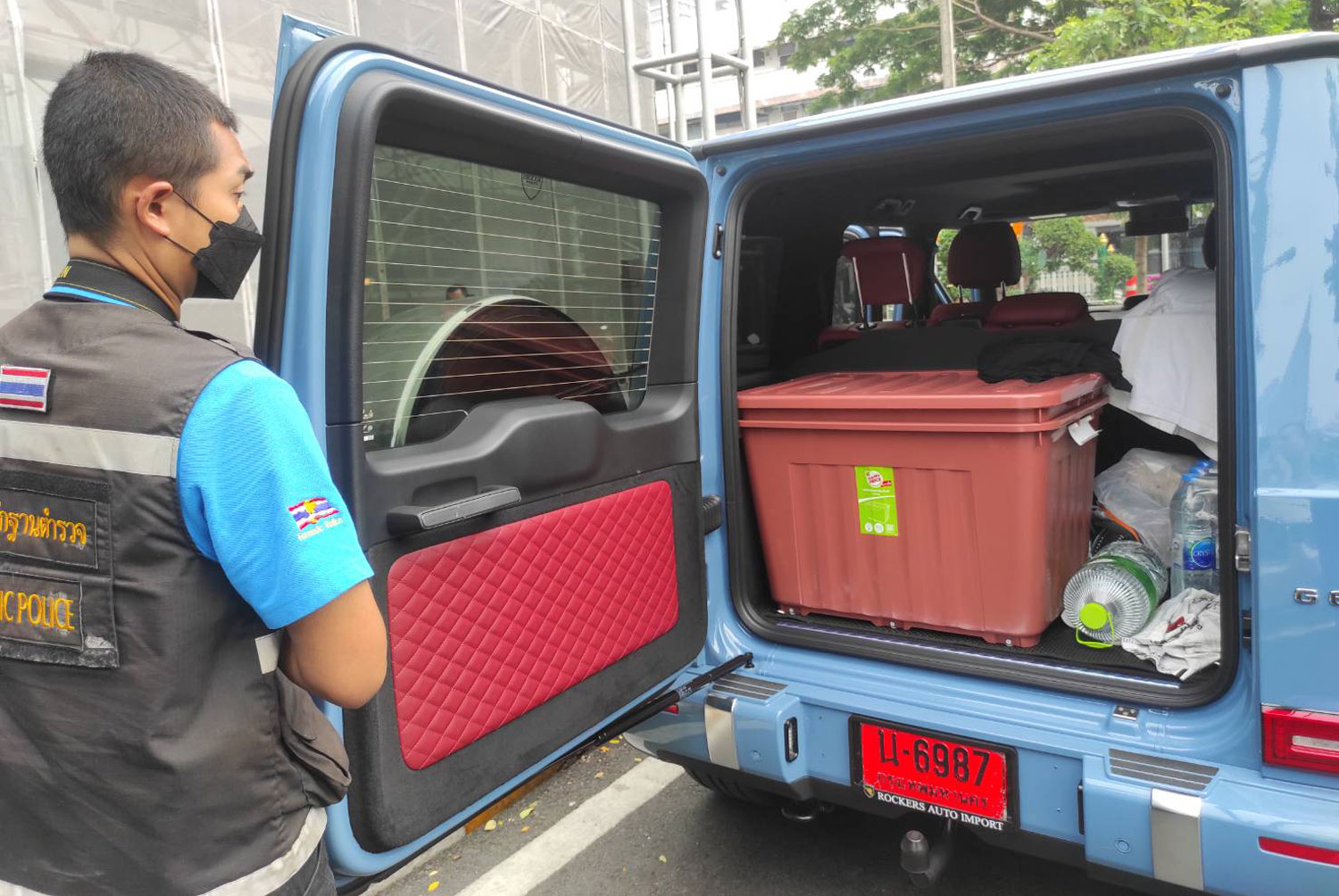 A forensic officer looks with the plastic box and vehicle used in the abduction of a Chinese man from his condominium in Bangkok. (Photo supplied/ Wassayos Ngamkham)