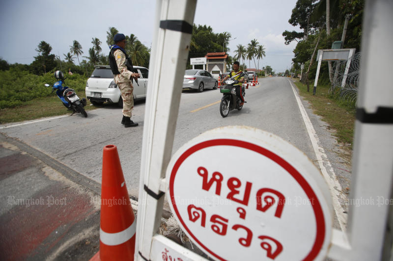 A security checkpoint in Pattani province. (File photo: Pornprom Satrabhaya)