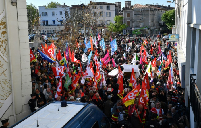 Teargas fired as Macron faces hostile crowd - Vimarsana News