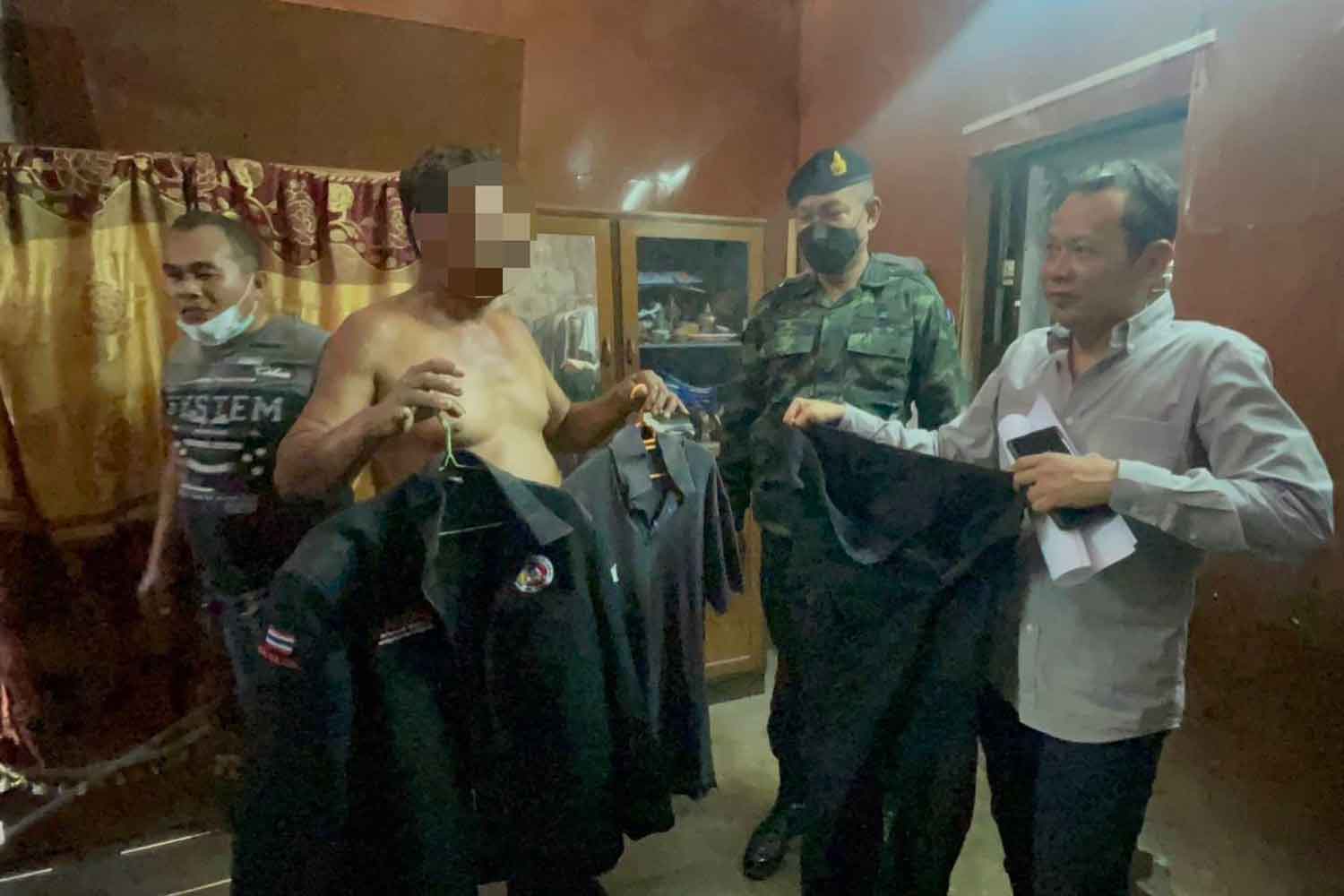 One of the three suspects who was arrested on Saturday in Bangkok Noi area was found in possession of military uniforms bearing a logo of the Internal Security Operations Command. (Photo supplied)