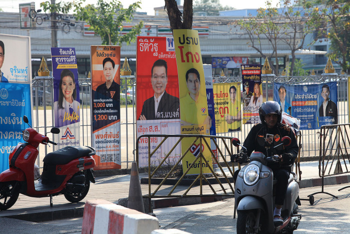 Poster boys and girls near final straight - Vimarsana News