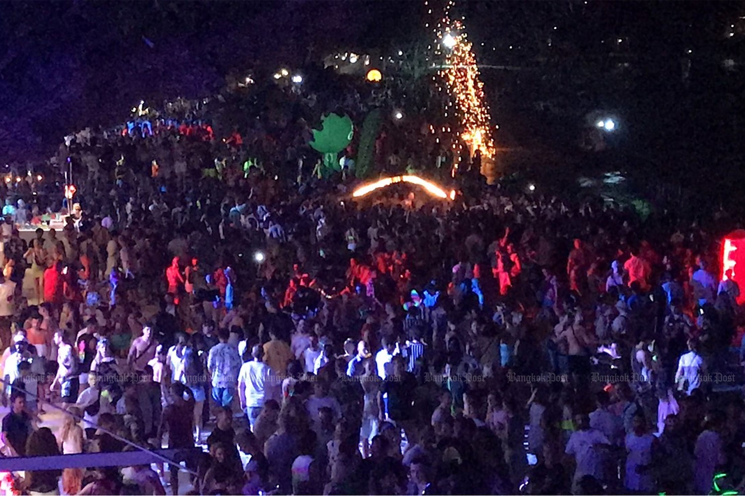 Full Moon Party Draws 20 000 Tourists To Koh Phangan Bangkok Post