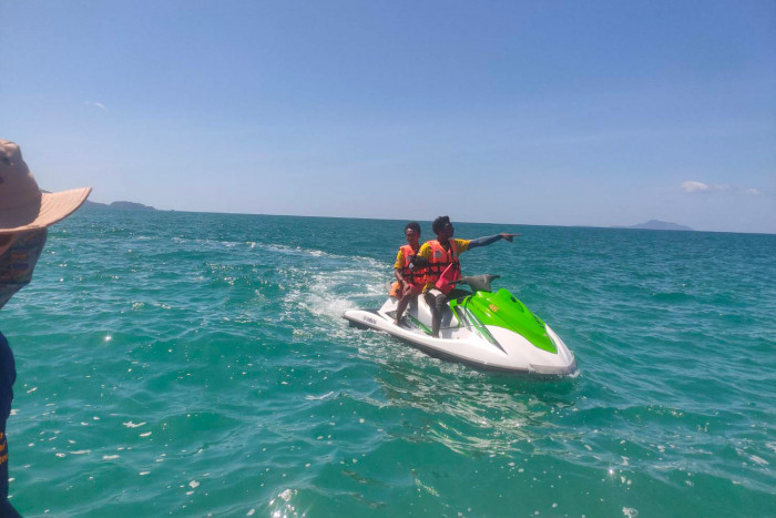 Three Russians rescued, one missing at sea in Phuket - Vimarsana News