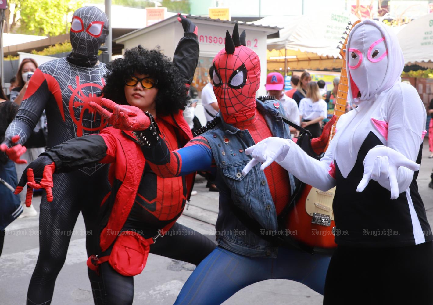 People in super-hero costumes urge people to vote at a polling station in City Lake Tower on Soi Sukhumvit 16. (Photo: Somchai Poomlard)