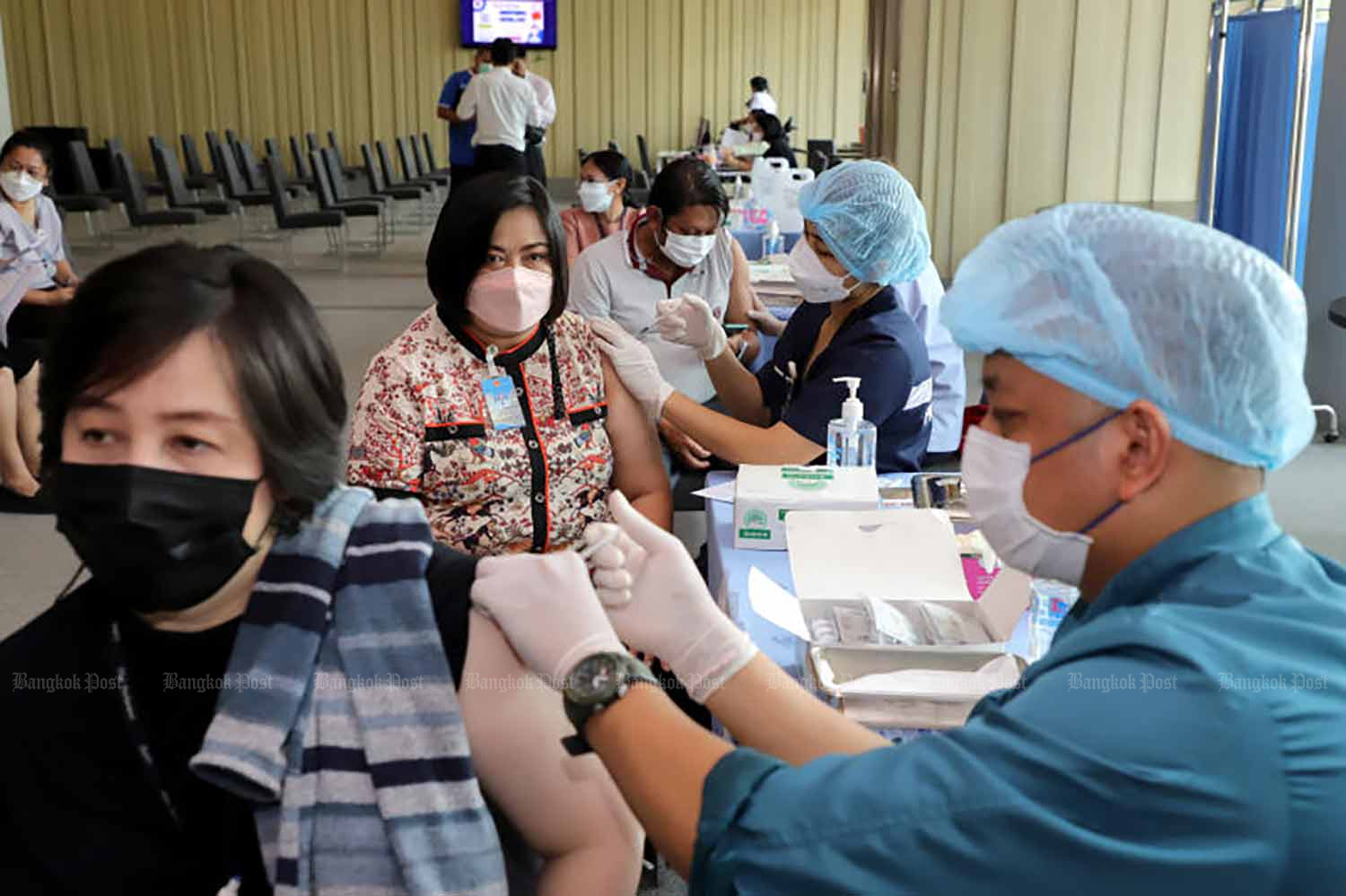 People receive vaccination against Covid-19 at the parliament on Thursday. (Photo: Chanat Katanyu)