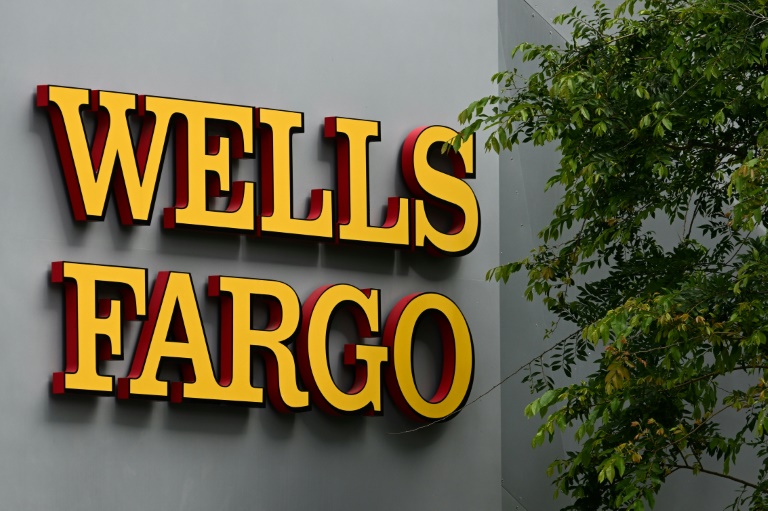 Wells Fargo to pay $1bn to settle shareholder suit