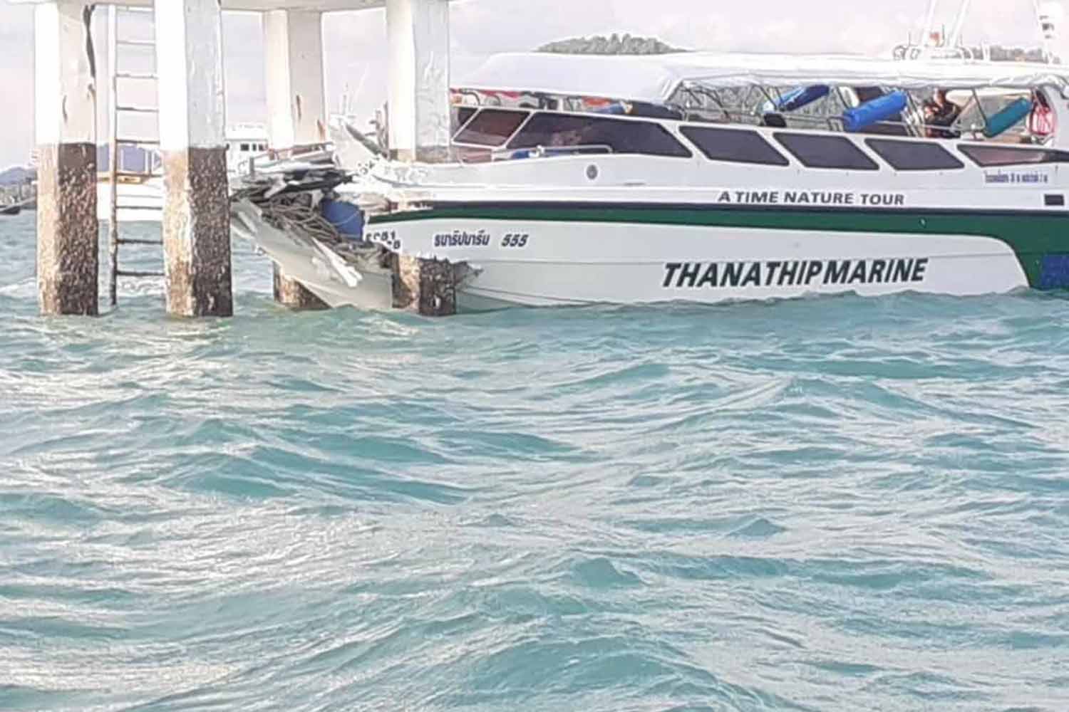 The speedboat Thanathip Marine 555 sustained heavy damage and 30 people were hurt when it struck a channel market in Chalong Bay on Wednesday evening. (Photo: Achadthaya Chuenniran)