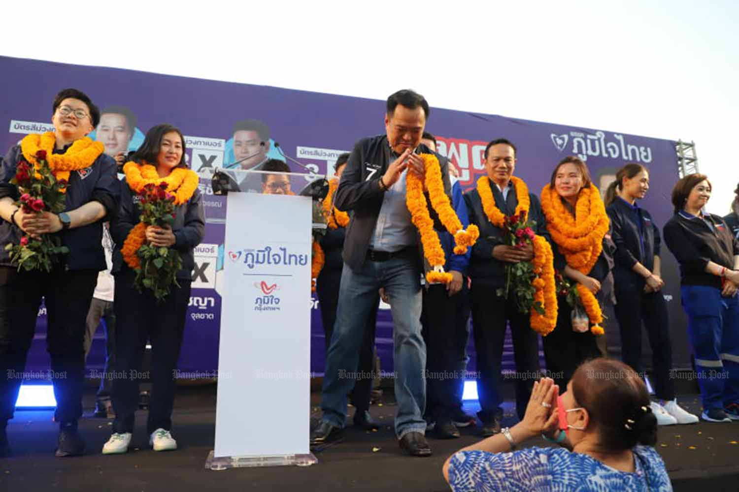 Bhumjaithai Party leader Anutin Charnvirakul thanks a supporter during its party's vote campaign in Bangkok on May 6, 2023. (Photo: Wichan Charoenkiatpakul)