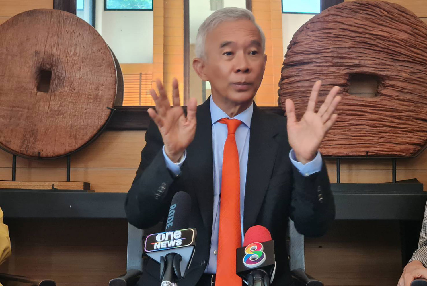 Suwat Liptapanlop, chairman of the Chartpattanakla Party, discusses his party’s brief flirtation with the Move Forward coalition at a press conference in Nakhon Ratchasima on Saturday. (Photo: Prasit Tangprasert)