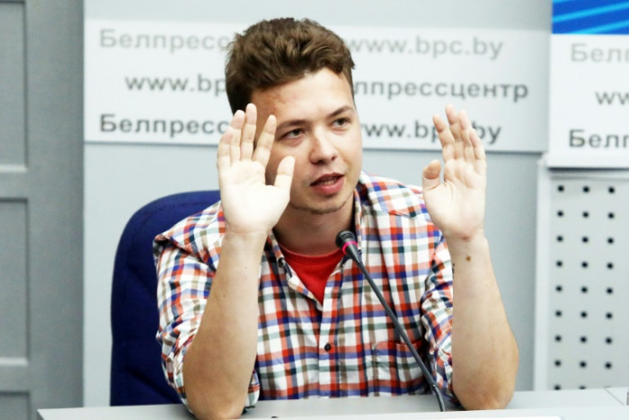 Lukashenko 'pardons' Belarus activist taken off flight - Vimarsana News