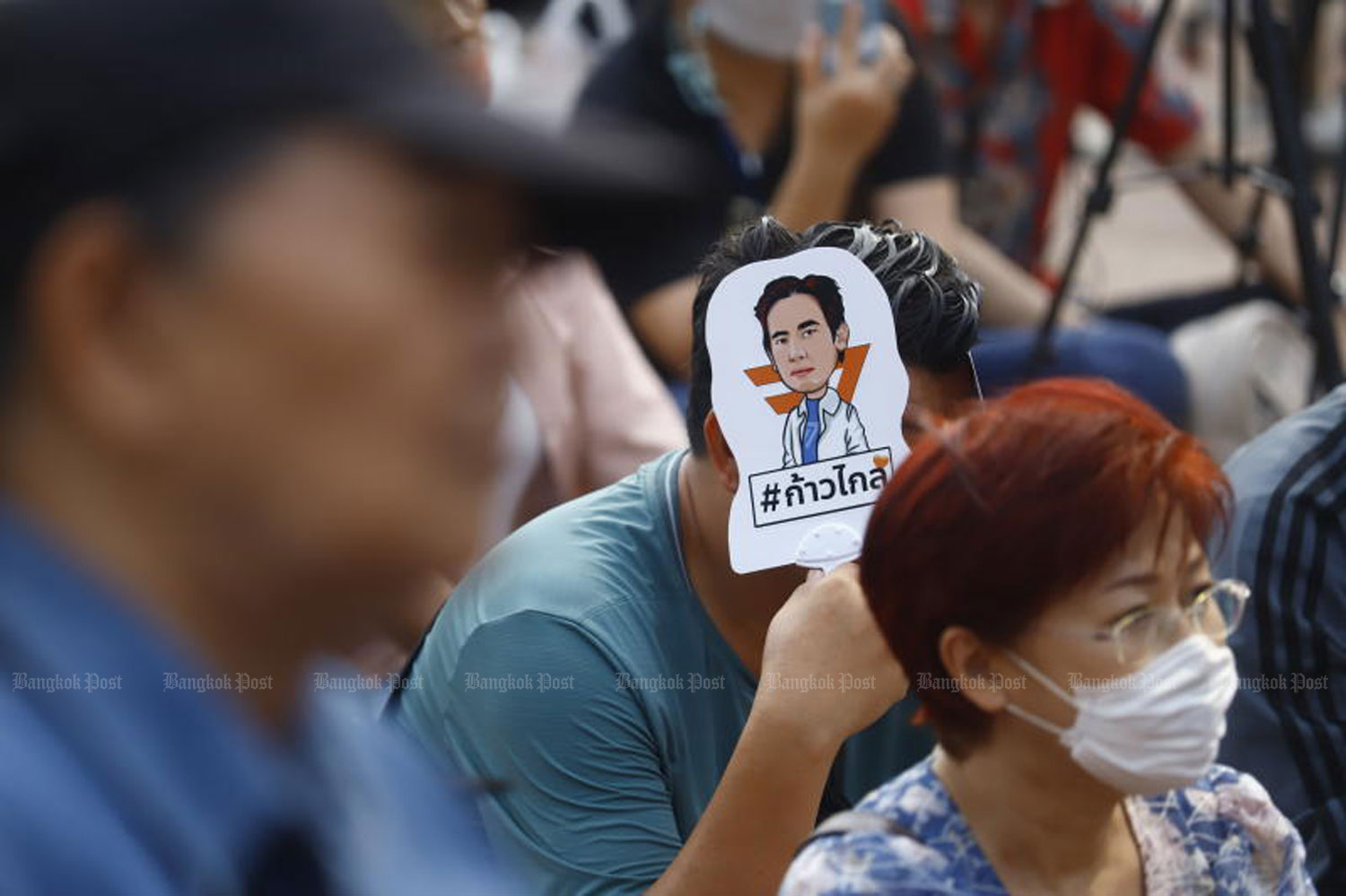 Demonstrators gather in front of the Parliament buildings in Bangkok’s Kiak Kai area on Tuesday evening to send a message to senators not to vote against the people’s wishes. (Photo: Nutthawat Wichieanbut)