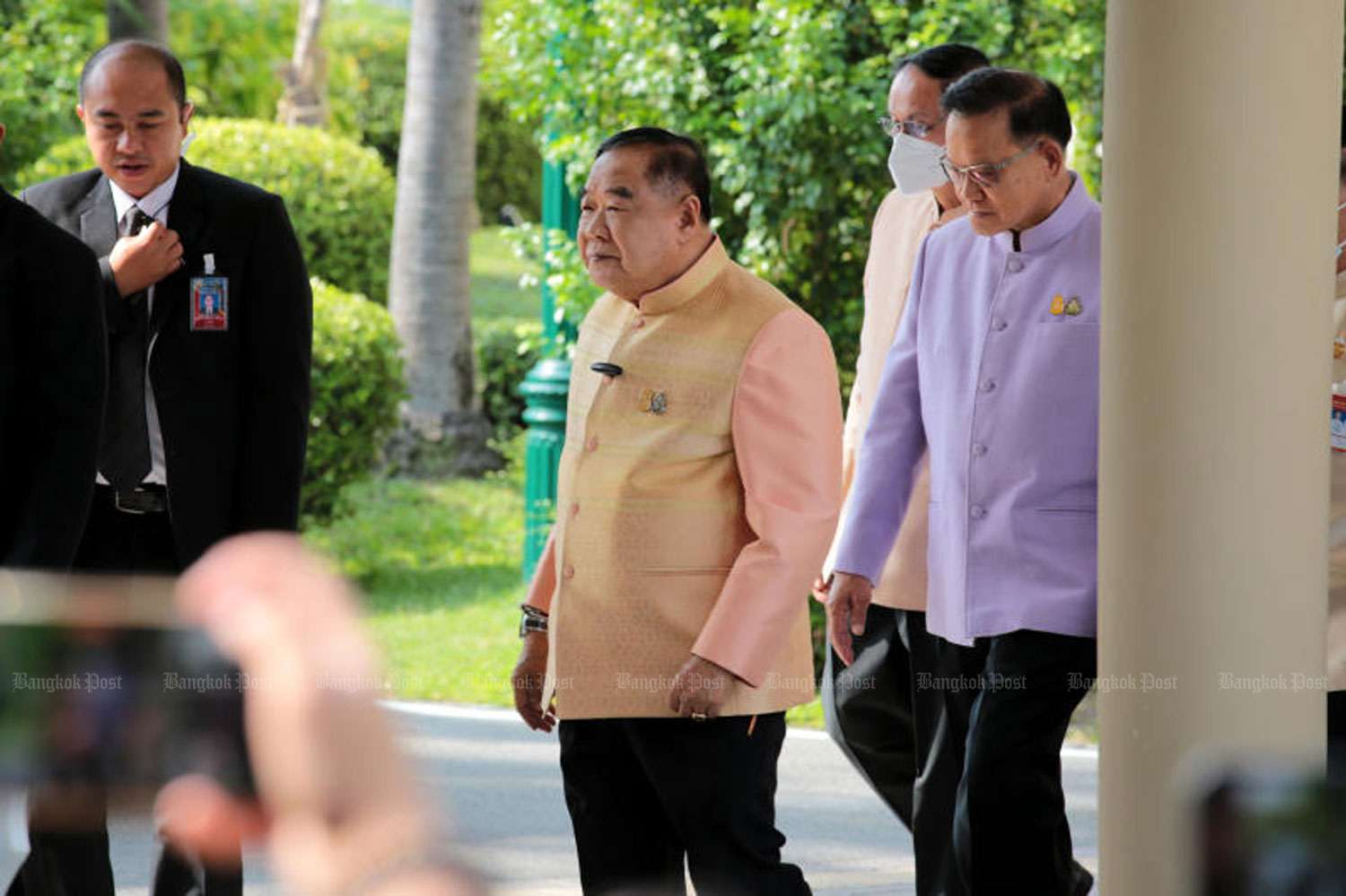 Deputy Prime Minister Prawit Wongsuwon, leader of the Palang Pracharath Party (PPRP), arrives for the cabinet meeting on Tuesday. Gen Prawit has rejected speculation that he will step down following the party's underwhelming election result. (Photo: Chanat Katanyu)