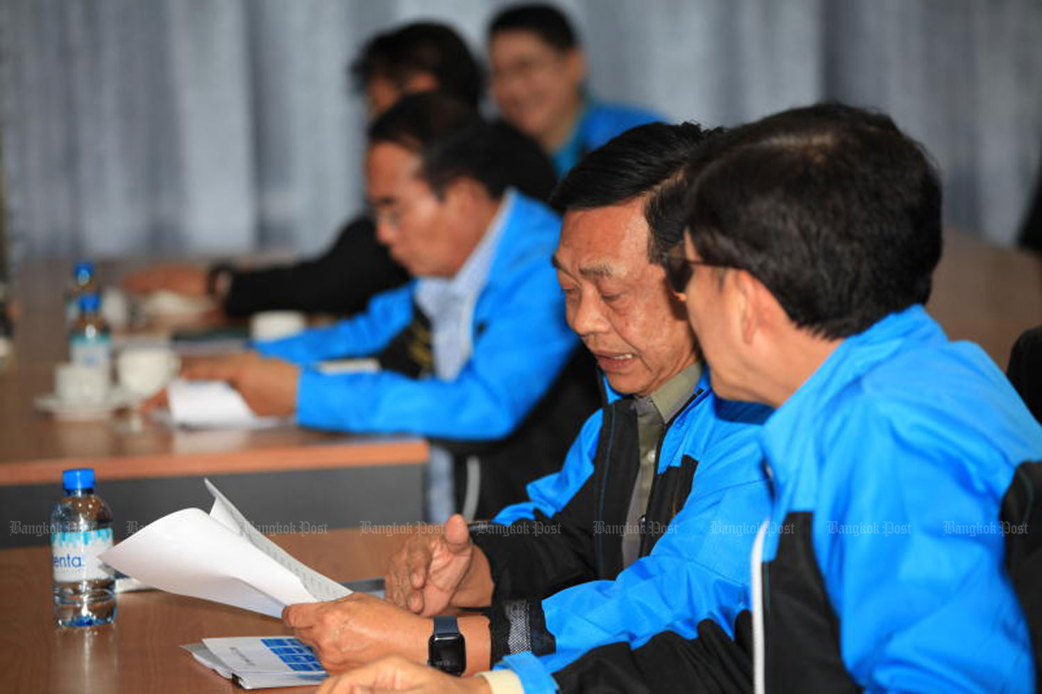 Democrat Party key members attend a meeting to map out the party’s communication  strategy at the party’s headquarters on March 27. (Photo: Apichart Jinakul)