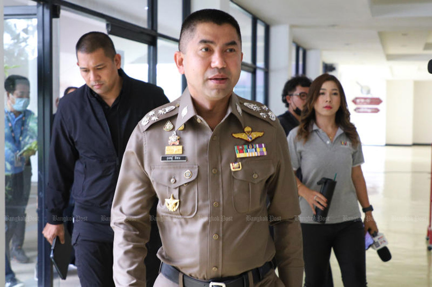 Deputy national police chief Pol Gen Surachate Hakparn arrives at the Royal Thai Police Sports Club in Bangkok on May 10 to question a witness in the cyanide poisoning case. (Photo: Pattarapong Chatpattarasil)