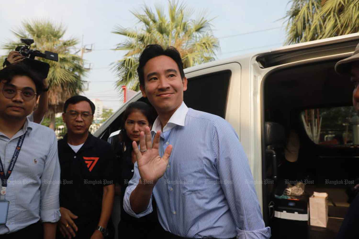 Pita Limjaroenrat, leader of the Move Forward Party, arrives to address supporters in Samut Prakan province. (Photo: Somchai Poomlard)