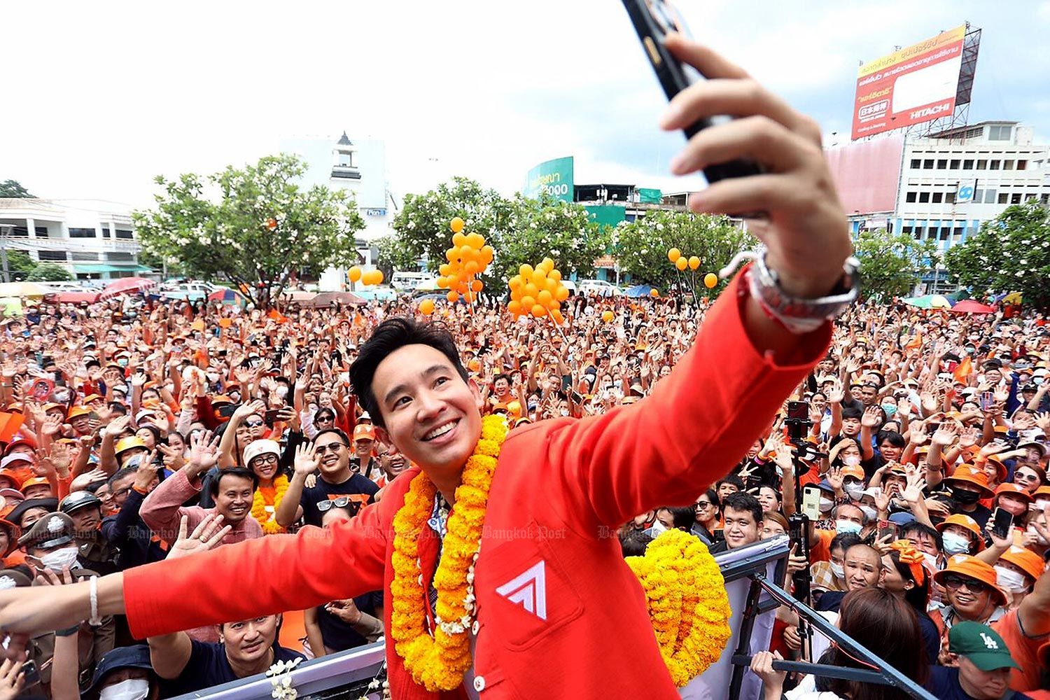 Move Forward Party leader Pita Limjaroenrat takes a selfie with supporters during his tour of Lampang where the party secured a clean sweep in the May 14 election. (Photo: Move Forward Party)