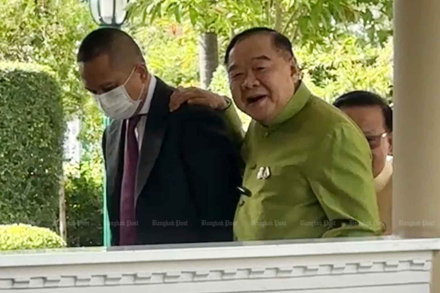 Caretaker Deputy Prime Minister Prawit Wongsuwon smiles at reporters when he arrives at Government House on Tuesday. (Photo: Wassana Nanuam)