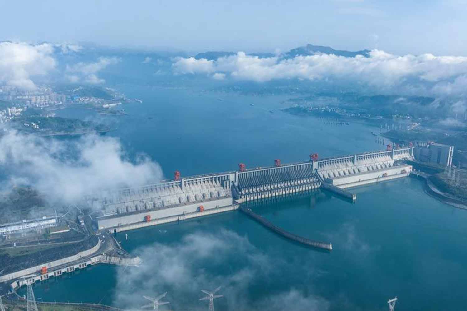 China s Three Gorges Dam Sees Record Tourists In H1